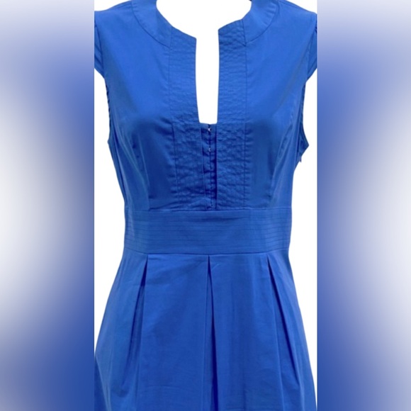 BCBG🦋 MAXAZRIA VIBRANT BLUE DRESS🦋SIZE SMALL DEEP KEYHOLE NECKLINE AND POCKETS - Picture 3 of 16